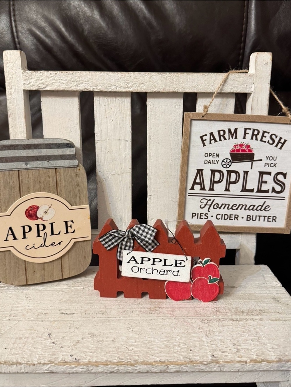 Apple Orchard Wooden Farmhouse Sign Set - Red and Natural